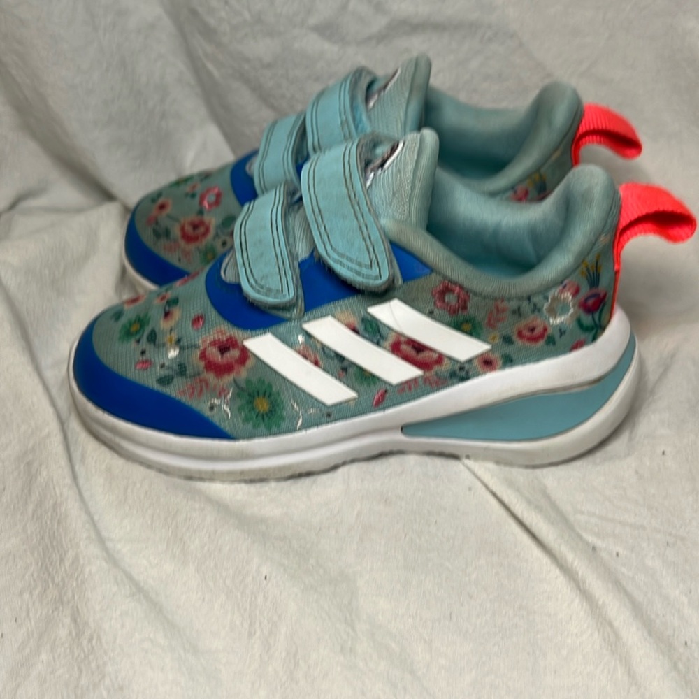 Adidas x snowwhite size 6k